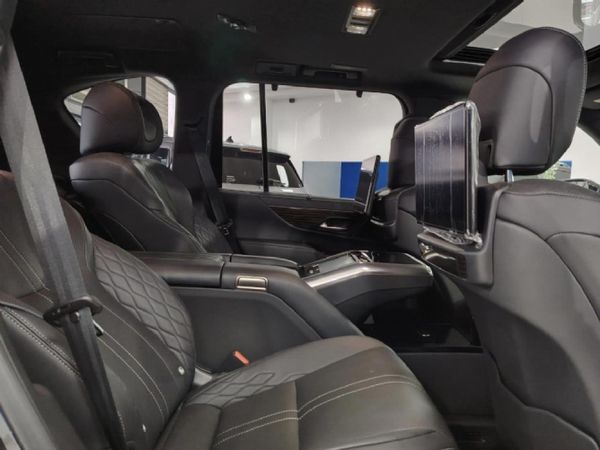 2025-Lexus-LX-600-VIP image:3