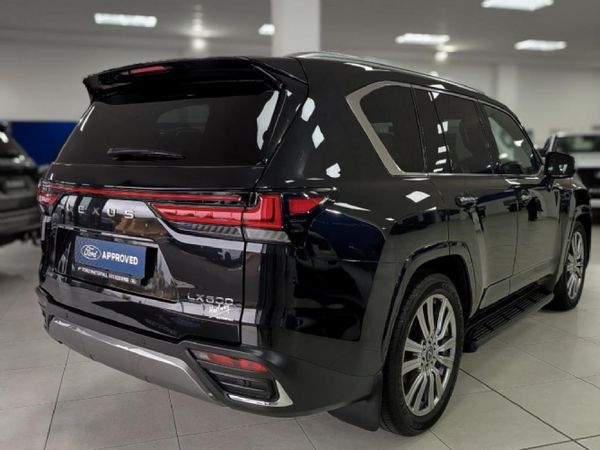 2025-Lexus-LX-600-VIP image:4