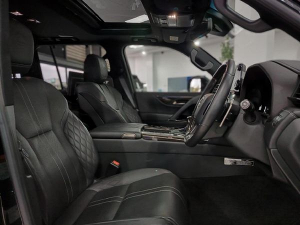 2025-Lexus-LX-600-VIP image:5