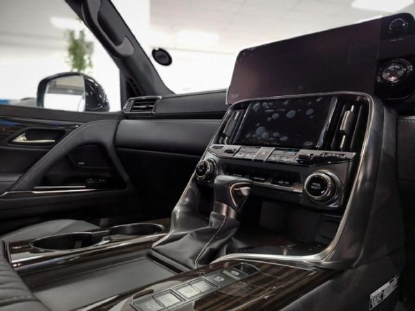 2025-Lexus-LX-600-VIP image:6