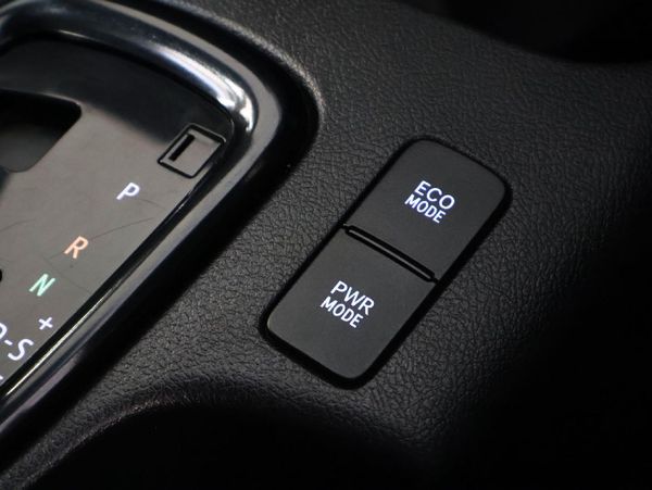 2019-Toyota-Hilux-28-GD-6-Raised-Body-Auto-Raider-Double-Cab image:23