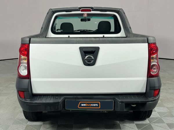 2022-Nissan-NP200-16 image:10