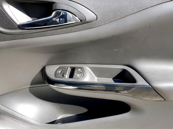 2019-Opel-Corsa-14T-GSi-3-dr image:15