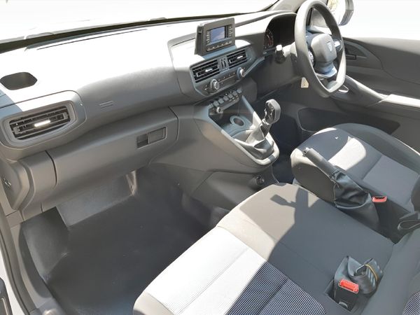 2026-Peugeot-Landtrek-19D-Professional-Single-Cab image:7