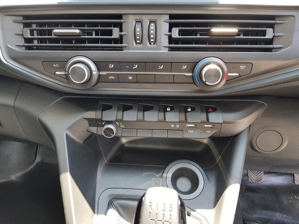2026-Peugeot-Landtrek-19D-Professional-Single-Cab image:13