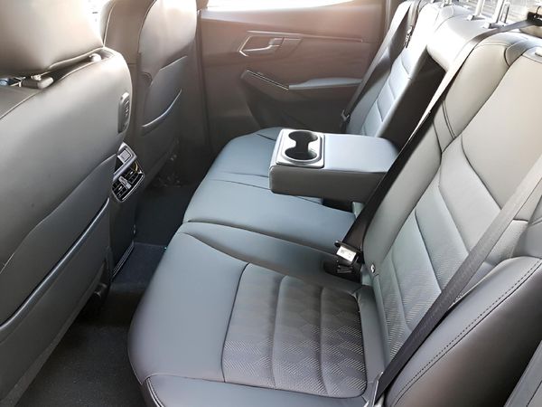 2026-Isuzu-D-Max-30-DDI-V-Cross-HR-Auto-Double-Cab image:11