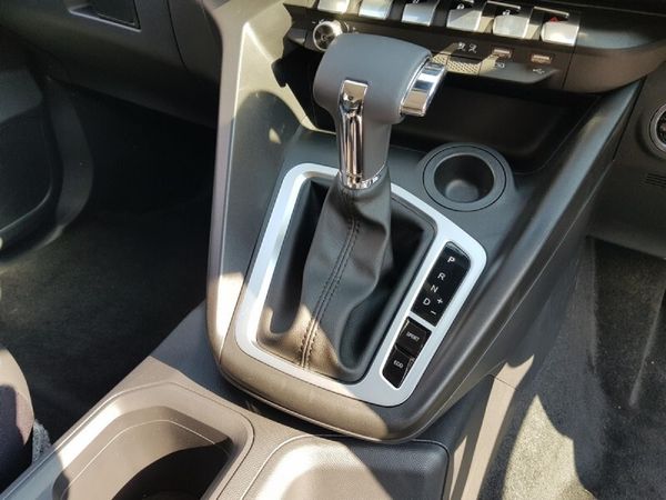 2026-Peugeot-Landtrek-19D-Allure-Double-Cab-Auto image:10