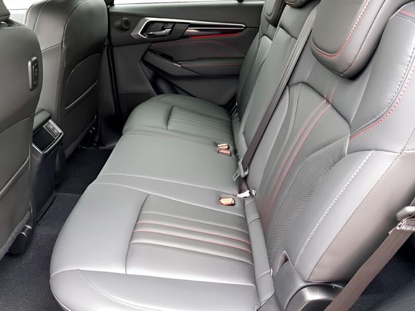 2026-Isuzu-Mu-x-30D-Onyx-XT-4x4-Auto image:10