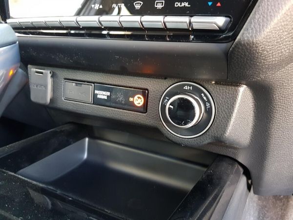 2026-Isuzu-D-Max-30-DDI-V-Cross-4x4-Auto-Double-Cab image:14