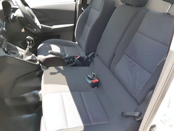 2026-Peugeot-Landtrek-19D-Professional-Single-Cab image:7