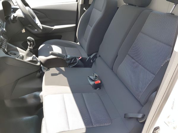 2026-Peugeot-Landtrek-19D-Professional-Single-Cab image:6