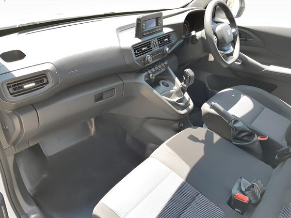 2026-Peugeot-Landtrek-19D-Professional-Single-Cab image:7