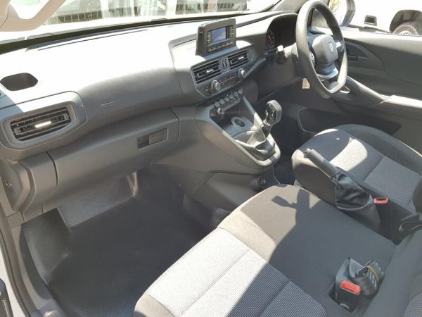 2026-Peugeot-Landtrek-19D-Professional-Single-Cab image:6