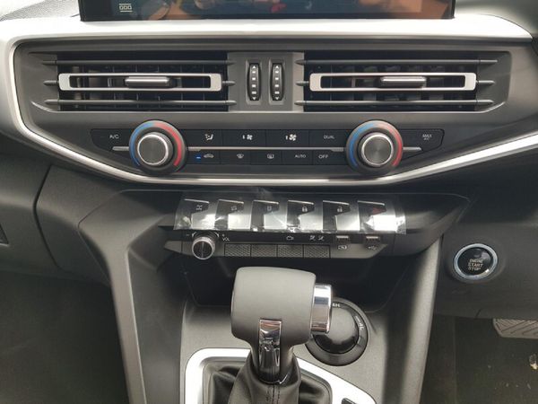 2026-Peugeot-Landtrek-19D-4Action-4x4-Double-Cab-Auto image:15