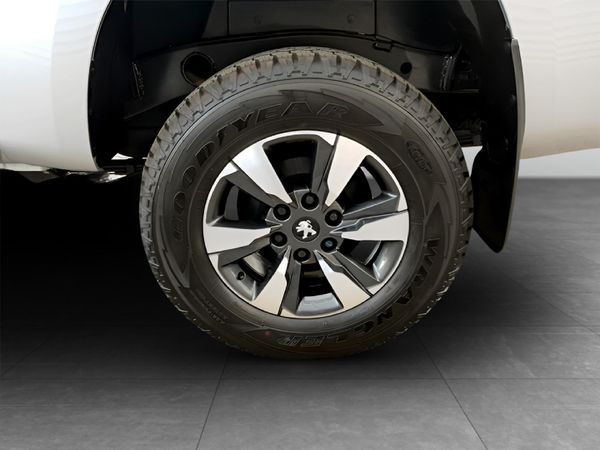 2026-Peugeot-Landtrek-19D-Allure-Double-Cab-Auto image:5