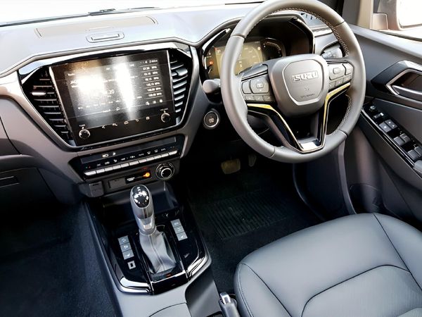 2026-Isuzu-D-Max-30-DDI-V-Cross-4x4-Auto-Double-Cab image:8