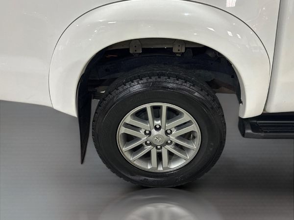 2016-Toyota-Hilux-30-D-4D-Legend-45-Raised-Body-Double-Cab image:10
