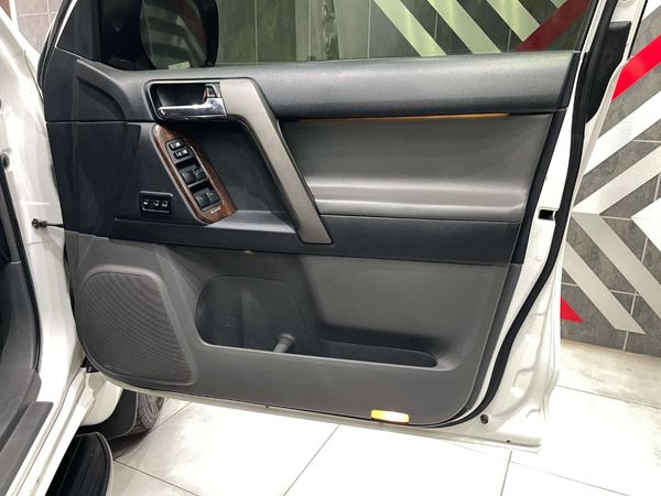 2013-Toyota-Land-Cruiser-Prado-40-V6-VX-Auto image:11