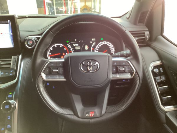 2024-Toyota-Land-Cruiser-300-V6-33-D-GR-S image:6