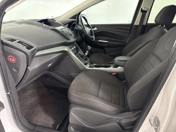 2014-Ford-Kuga-16-EcoBoost-Ambiente image:8