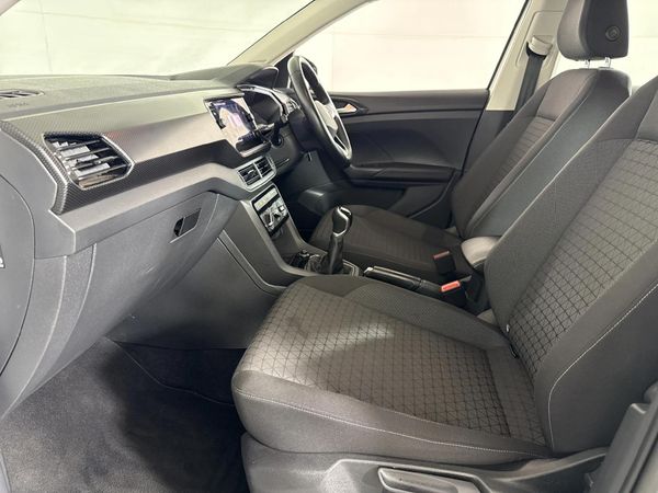 2021-Volkswagen-T-Cross-10-TSI-Comfortline image:8