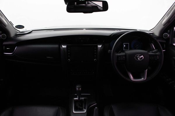 2023-Toyota-Fortuner-28-GD-6-4x4-VX-Auto image:1