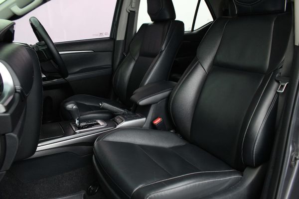 2023-Toyota-Fortuner-28-GD-6-4x4-VX-Auto image:8