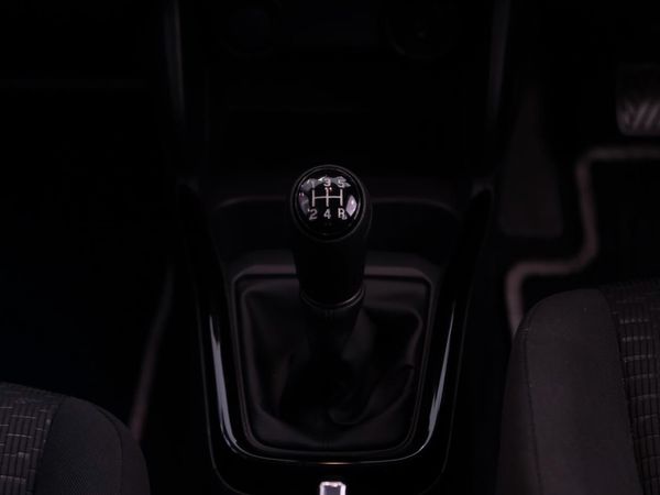 2025-Suzuki-Swift-12-GLX image:20