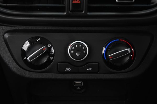 2023-Hyundai-Grand-i10-10-Motion image:17