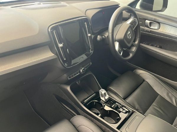 2025-Volvo-XC40-B4-Plus-Dark-Geartronic-Mild-Hybrid image:1