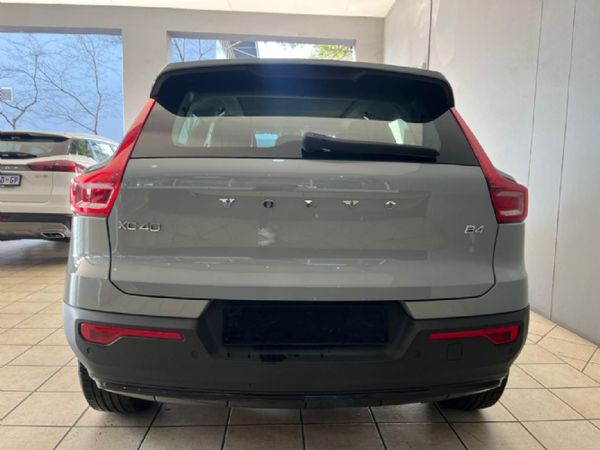 2025-Volvo-XC40-B4-Plus-Dark-Geartronic-Mild-Hybrid image:5