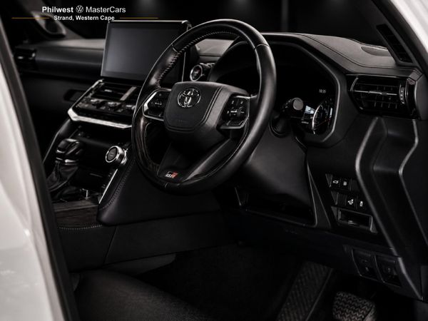 2023-Toyota-Land-Cruiser-300-V6-33-D-GR-S image:25
