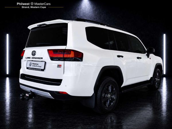 2023-Toyota-Land-Cruiser-300-V6-33-D-GR-S image:4