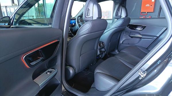 2025-Mercedes-Benz-GLC-220D-4Matic image:10