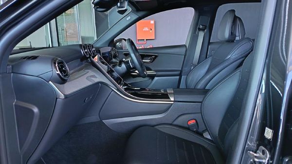 2025-Mercedes-Benz-GLC-220D-4Matic image:15
