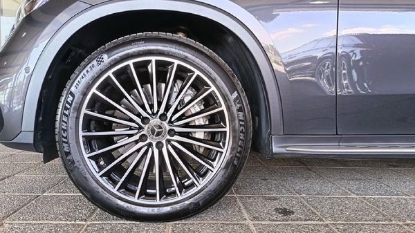 2025-Mercedes-Benz-GLC-220D-4Matic image:2