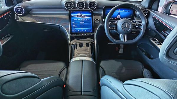 2025-Mercedes-Benz-GLC-220D-4Matic image:6