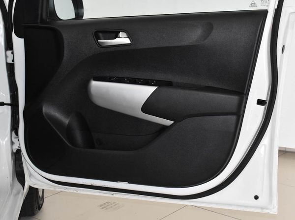 2022-Kia-Picanto-10-Street-Auto image:10