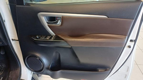 2020-Toyota-Fortuner-24-GD-6-Raised-Body-Auto image:9