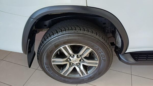 2020-Toyota-Fortuner-24-GD-6-Raised-Body-Auto image:10