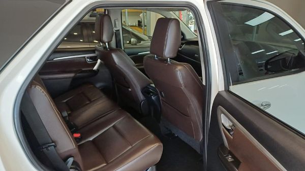2020-Toyota-Fortuner-24-GD-6-Raised-Body-Auto image:1