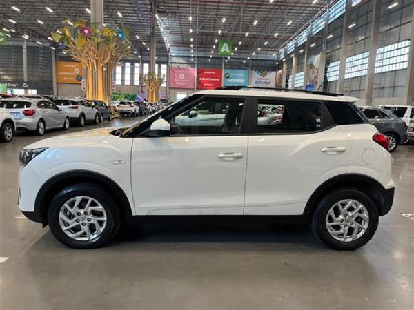 2022-Mahindra-XUV-300-15D-W6 image:5
