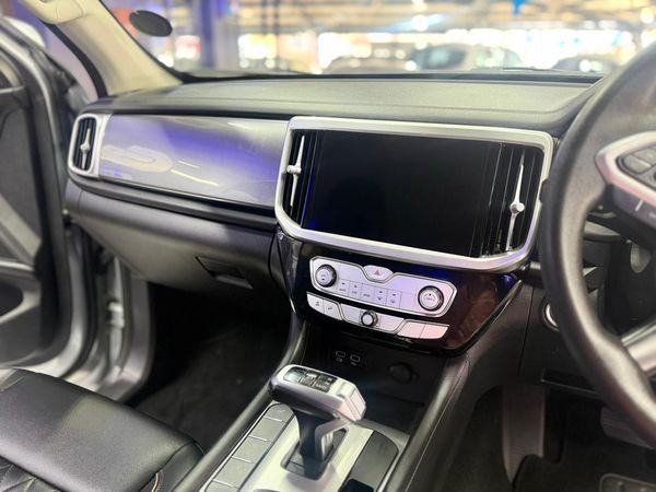 2024-GWM-P-Series-PV-20-TD-LS-Auto-Double-Cab-Black-Edition image:12