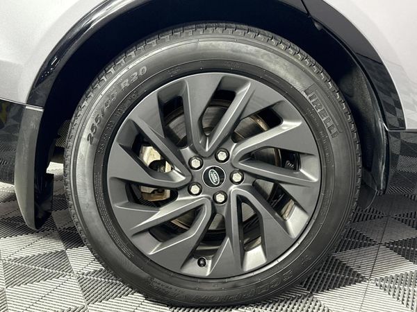 2022-Land-Rover-Discovery-30-TD-SE-R-Dynamic-D300 image:7