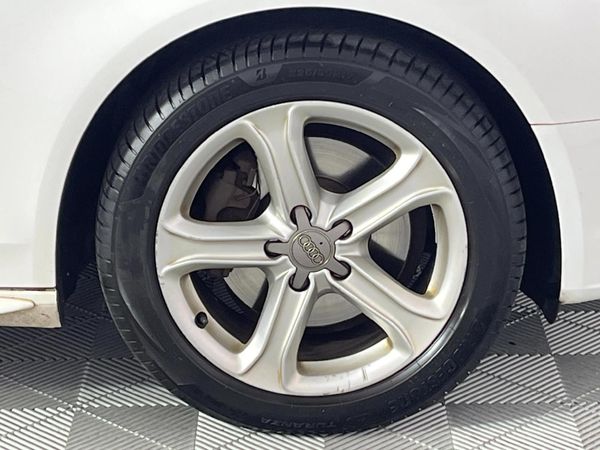 2013-Audi-A4-18-T-SE-Auto image:3