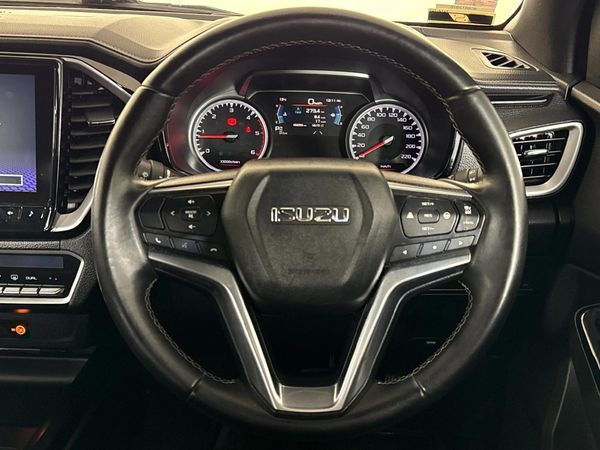 2022-Isuzu-D-Max-30-DDI-V-Cross-HR-Auto-Double-Cab image:11