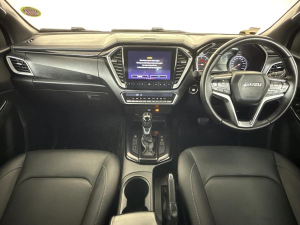 2022-Isuzu-D-Max-30-DDI-V-Cross-HR-Auto-Double-Cab image:1
