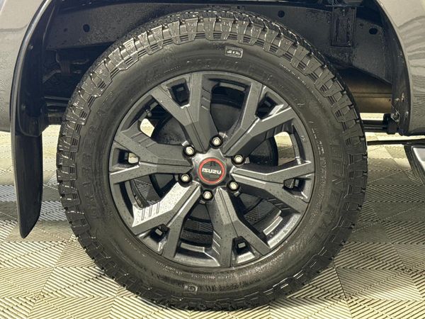 2022-Isuzu-D-Max-30-DDI-V-Cross-HR-Auto-Double-Cab image:7