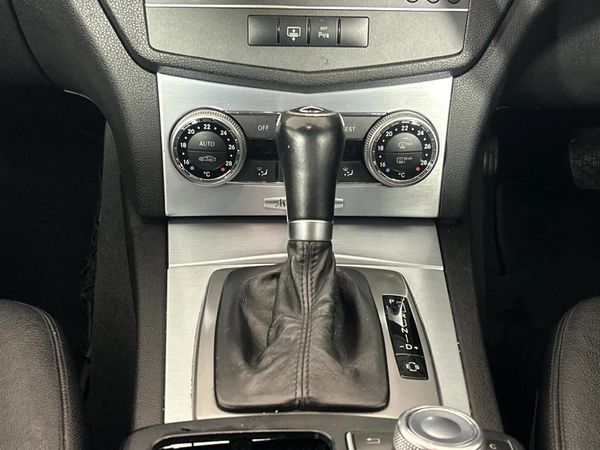 2011-Mercedes-Benz-C-Class-C-350-CDI-Avantgarde-Auto image:10