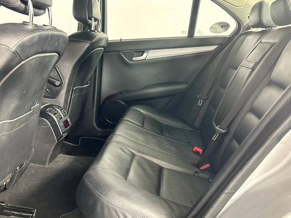 2011-Mercedes-Benz-C-Class-C-350-CDI-Avantgarde-Auto image:3